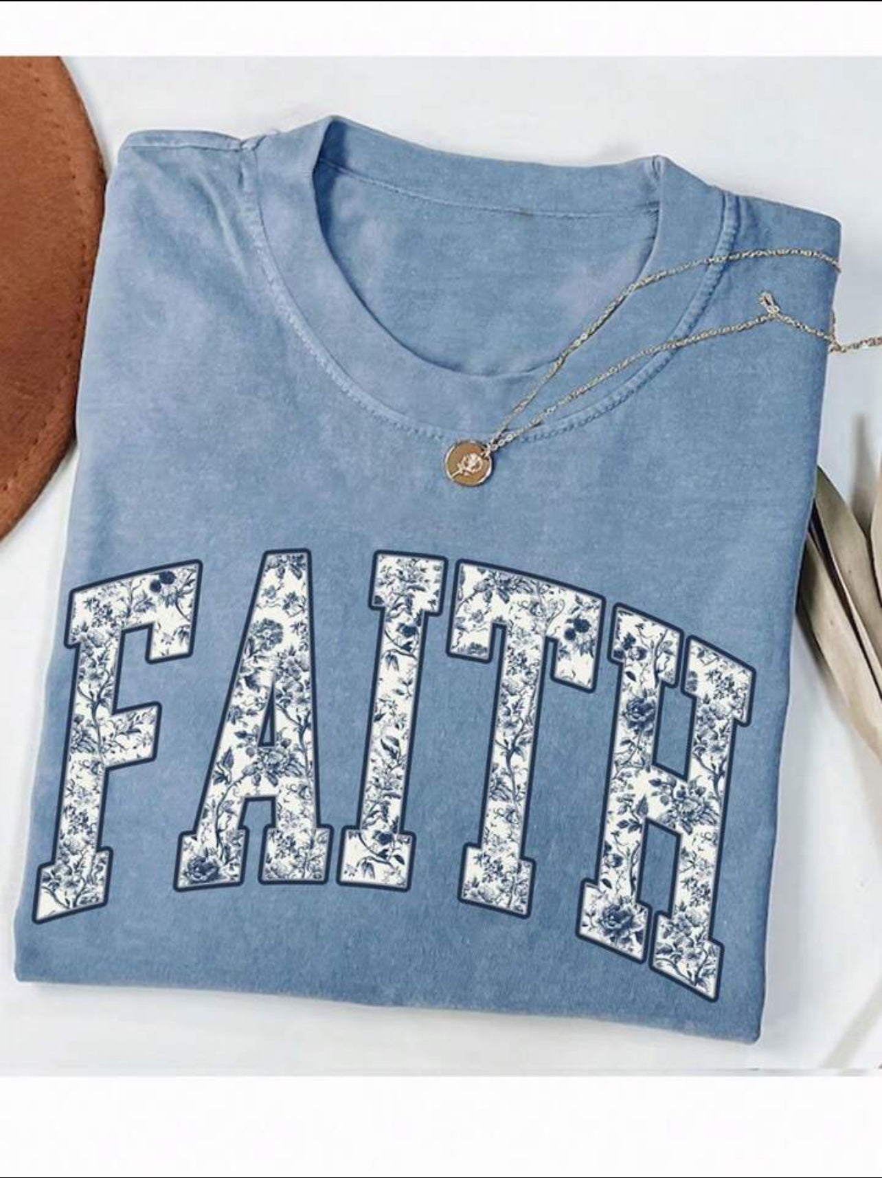 Camiseta cristiana de manga corta para mujer - Sé la luz
